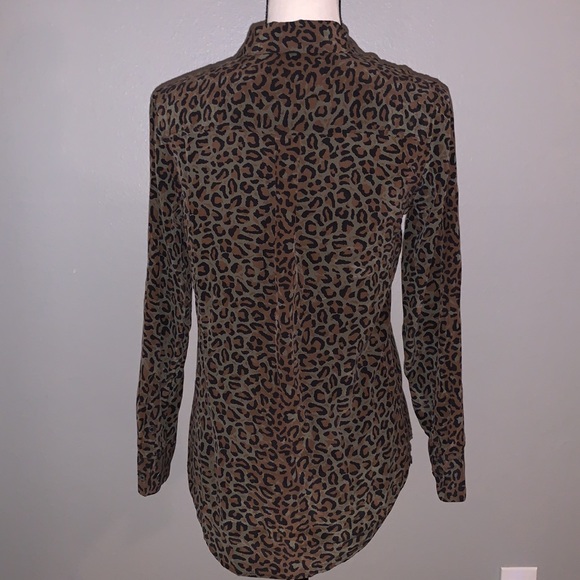 SOLD EQUIPMENT Femme Leopard Print 100% silk Shirt. - Picture 9 of 10